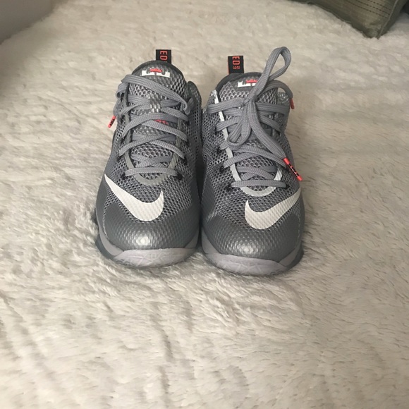 Nike Lebron size 5.5 - Picture 1 of 5